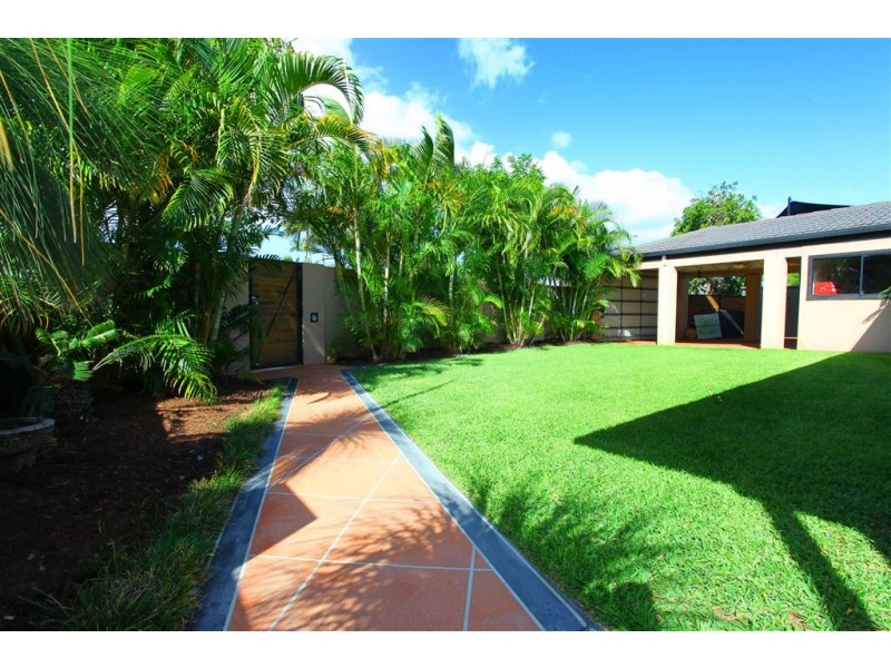 6 Nootka Court, Broadbeach Waters QLD 4218