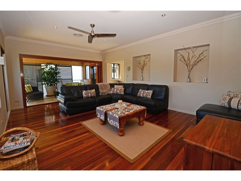 21 Port Peyra Crescent, Varsity Lakes QLD 4227