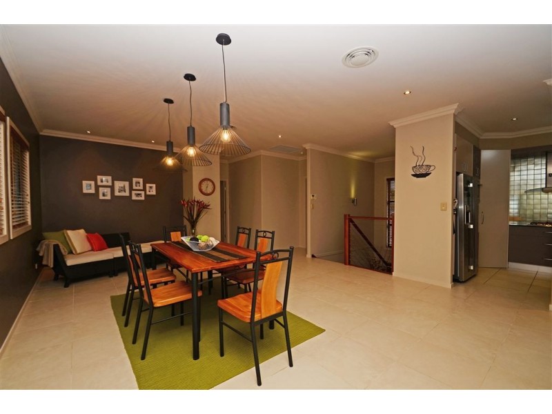 21 Port Peyra Crescent, Varsity Lakes QLD 4227