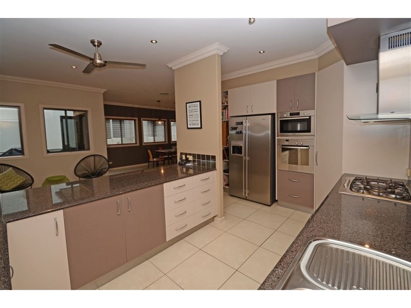 21 Port Peyra Crescent, Varsity Lakes QLD 4227