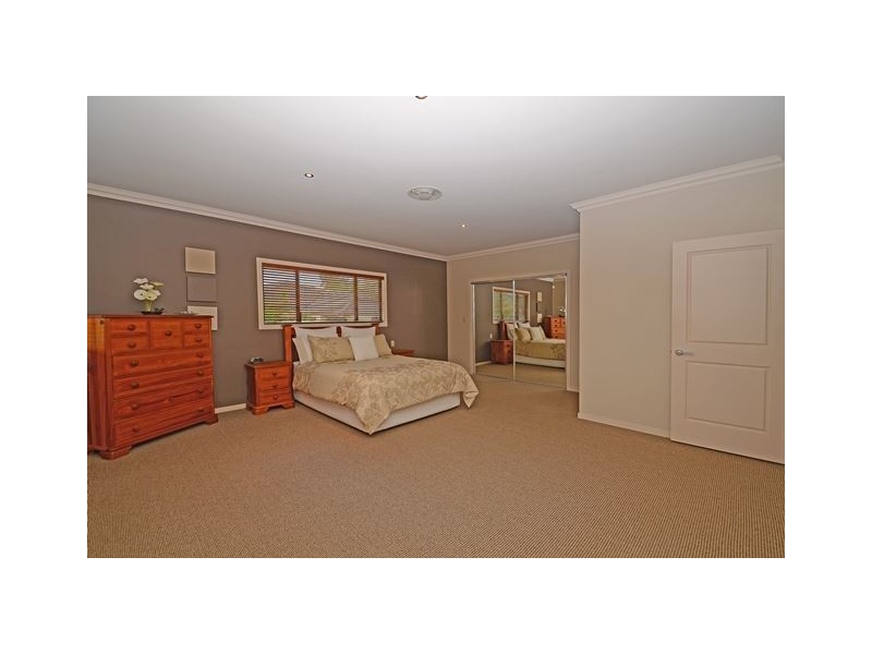 21 Port Peyra Crescent, Varsity Lakes QLD 4227