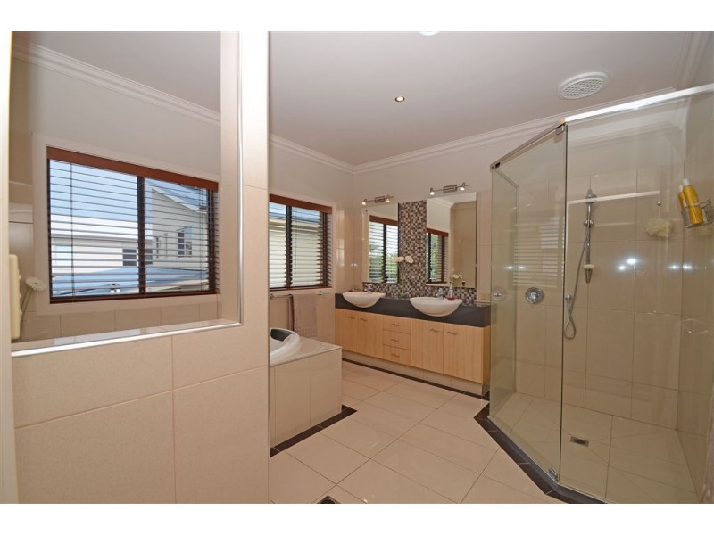 21 Port Peyra Crescent, Varsity Lakes QLD 4227