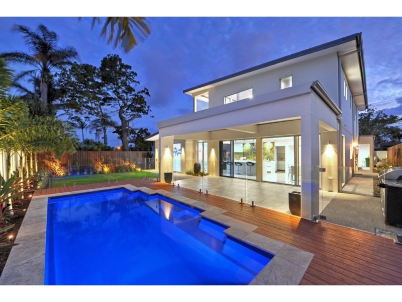 5 Robin Avenue, Paradise Point QLD 4216