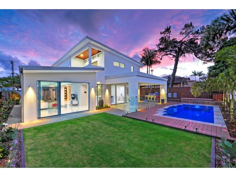 5 Robin Avenue, Paradise Point QLD 4216