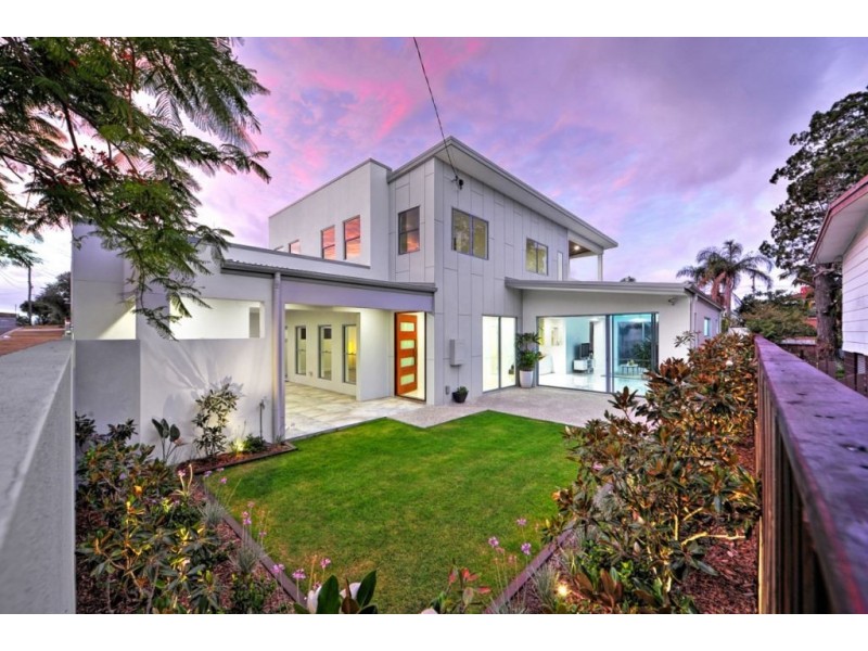 5 Robin Avenue, Paradise Point QLD 4216