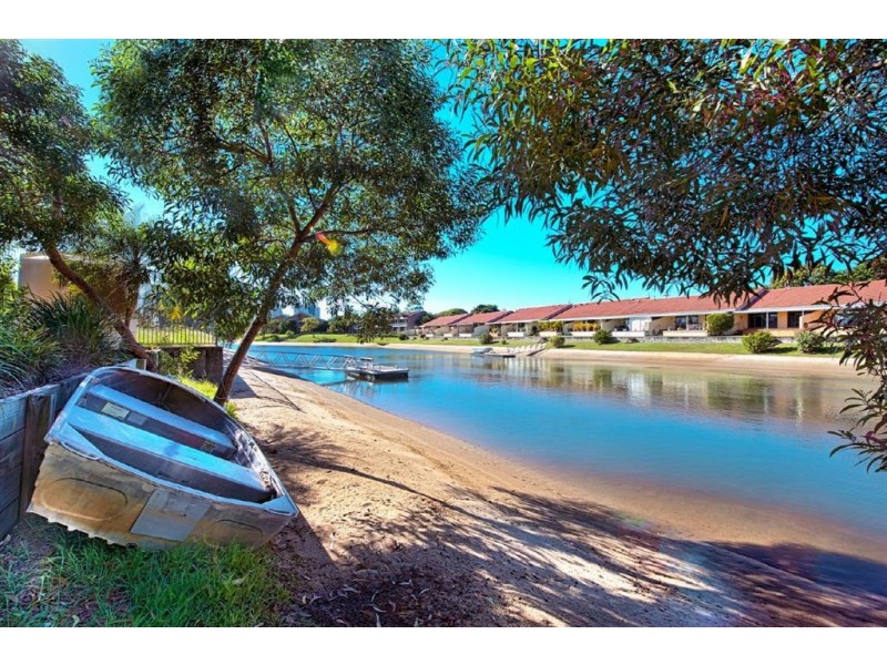 5 Reef Court, Mermaid Waters QLD 4218