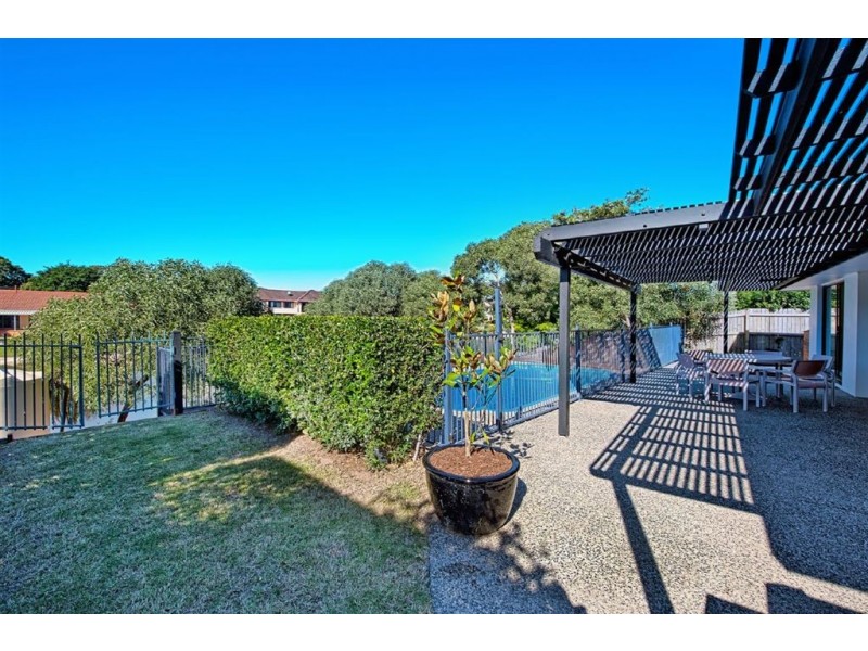 5 Reef Court, Mermaid Waters QLD 4218