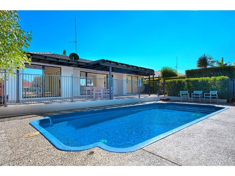 5 Reef Court, Mermaid Waters QLD 4218
