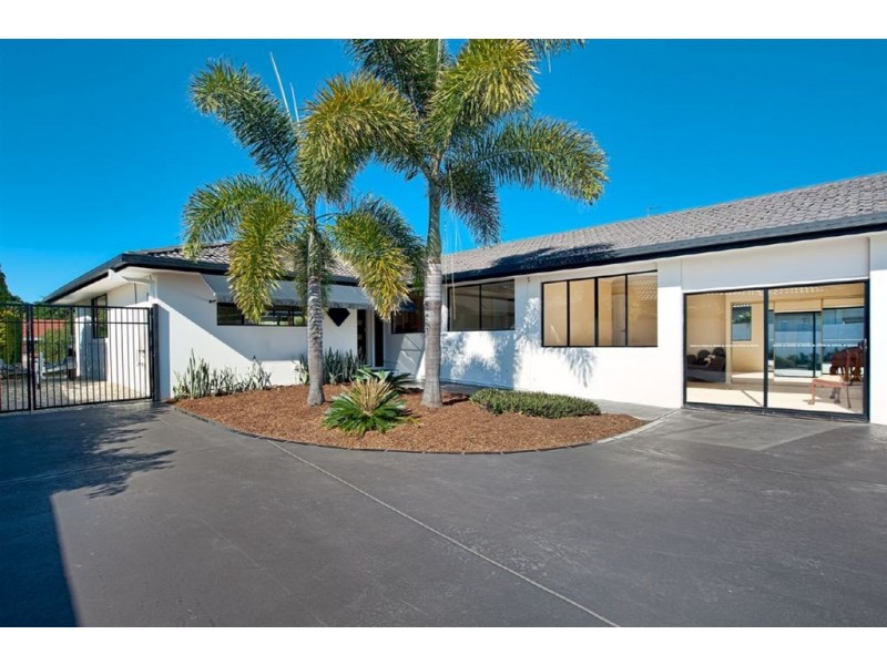 5 Reef Court, Mermaid Waters QLD 4218