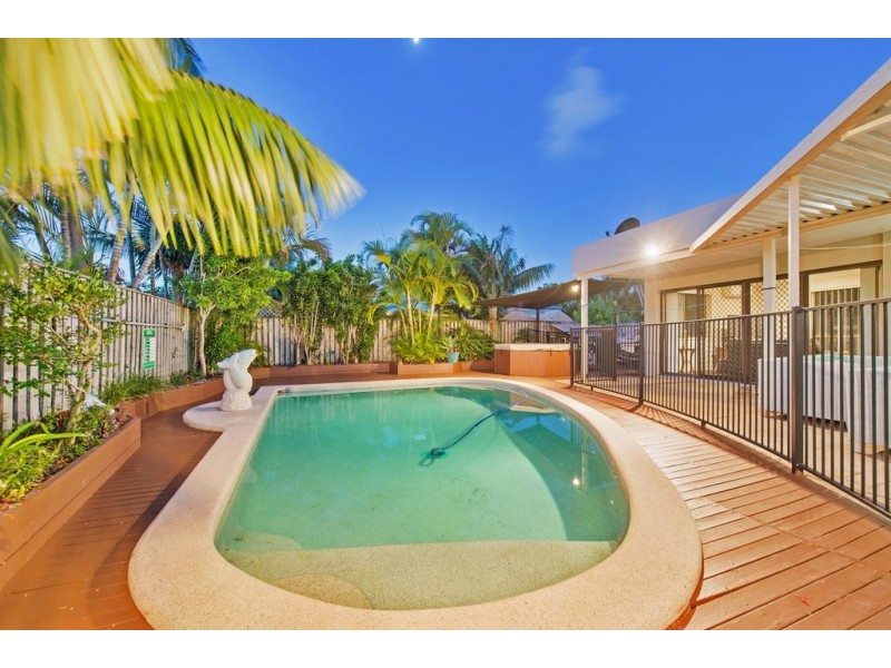33 Lancelin Drive, Mermaid Waters QLD 4218