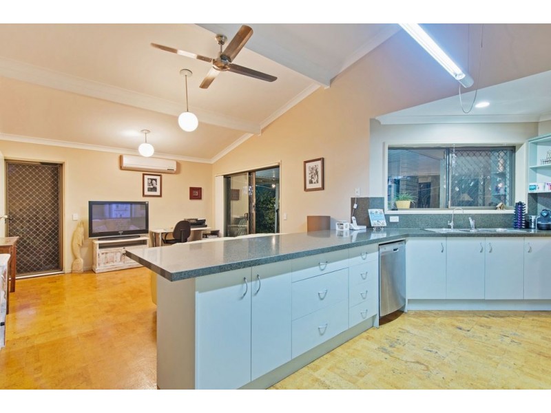 33 Lancelin Drive, Mermaid Waters QLD 4218