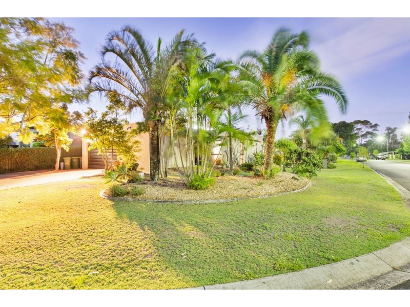 33 Lancelin Drive, Mermaid Waters QLD 4218