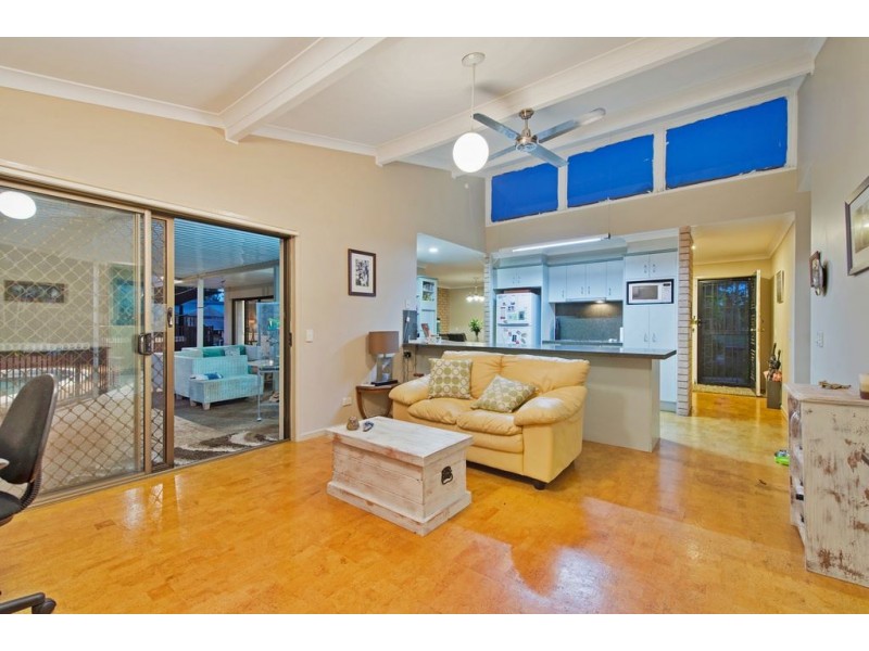 33 Lancelin Drive, Mermaid Waters QLD 4218