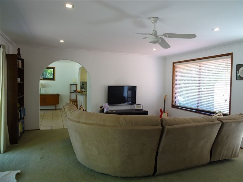 47 Rawlinna Drive, Mermaid Waters QLD 4218