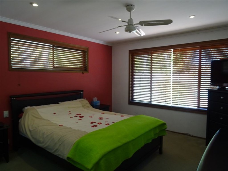 47 Rawlinna Drive, Mermaid Waters QLD 4218