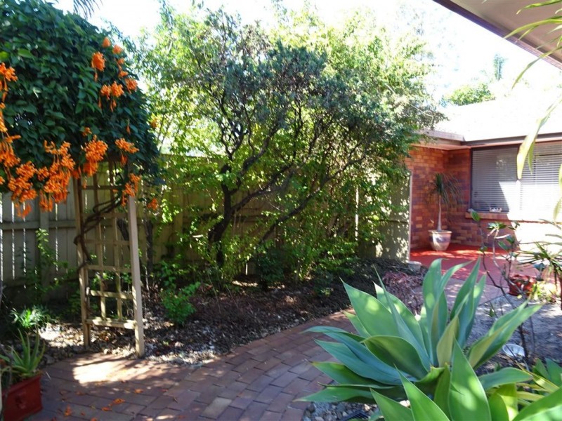 47 Rawlinna Drive, Mermaid Waters QLD 4218
