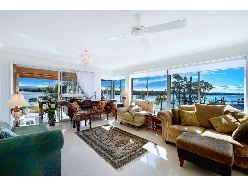 4/15 Esplanade West, Paradise Point QLD 4216