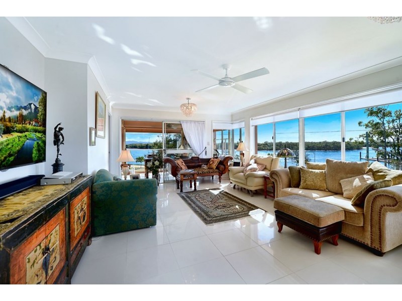 4/15 Esplanade West, Paradise Point QLD 4216