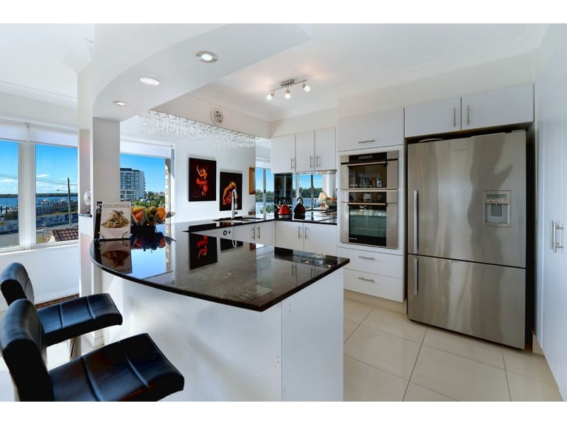 4/15 Esplanade West, Paradise Point QLD 4216