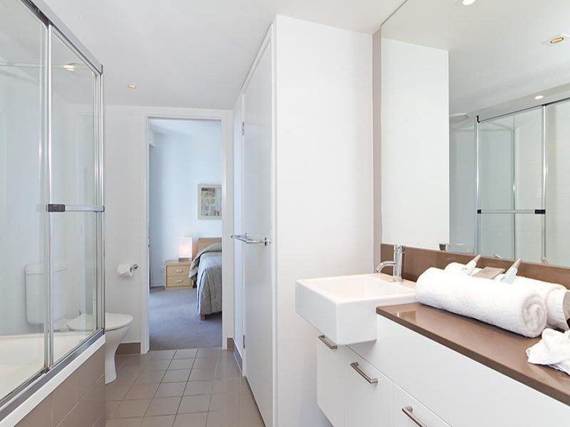 18 Enderley Ave, Surfers Paradise QLD 4217