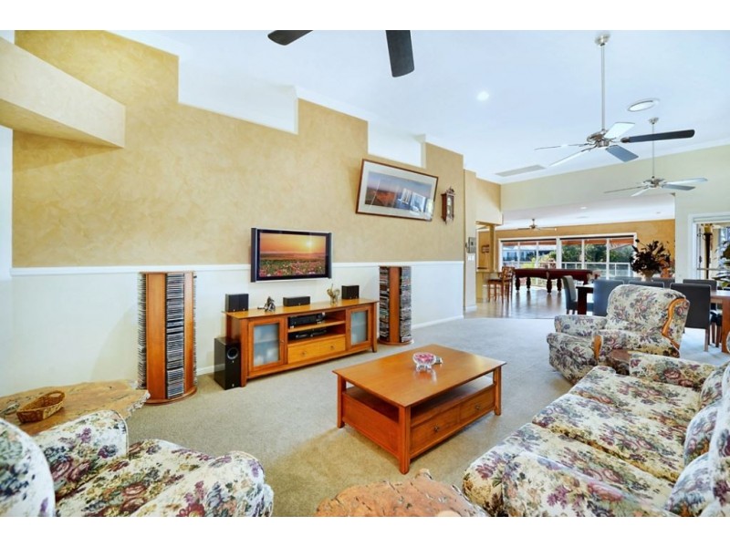 10 Grand Canal Way, Runaway Bay QLD 4216