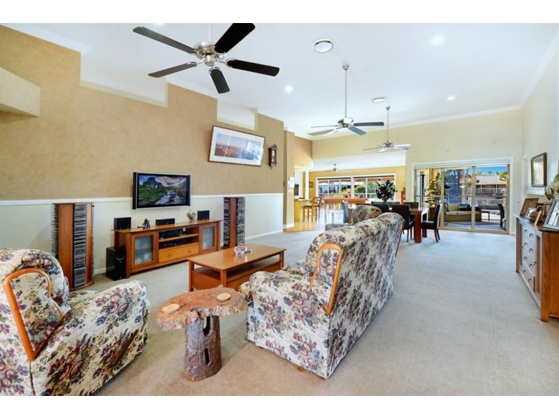 10 Grand Canal Way, Runaway Bay QLD 4216