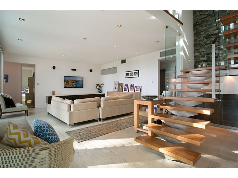 10 James Street, Currumbin QLD 4223