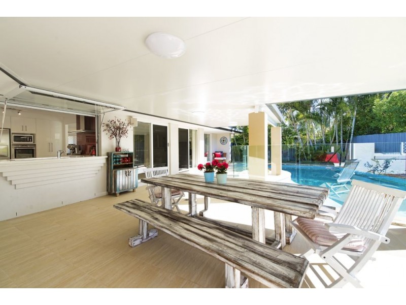 10 Monteclair Court, Mermaid Waters QLD 4218