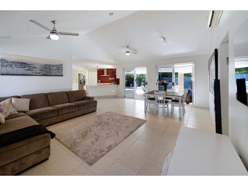 10 Monteclair Court, Mermaid Waters QLD 4218
