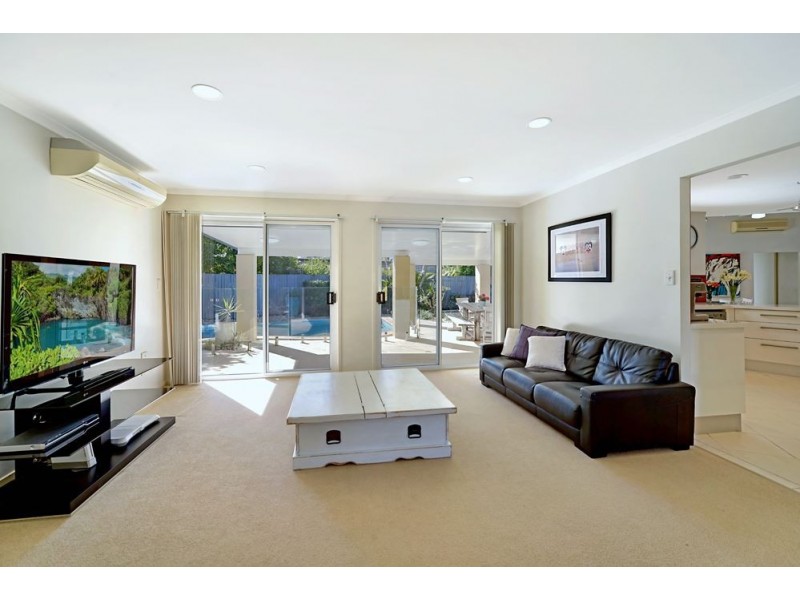 10 Monteclair Court, Mermaid Waters QLD 4218