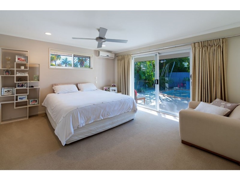 10 Monteclair Court, Mermaid Waters QLD 4218