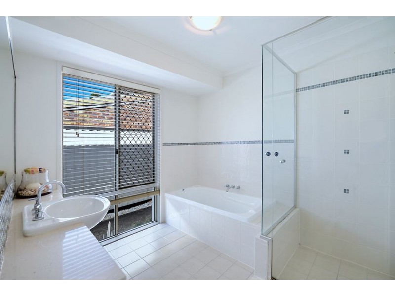 10 Monteclair Court, Mermaid Waters QLD 4218