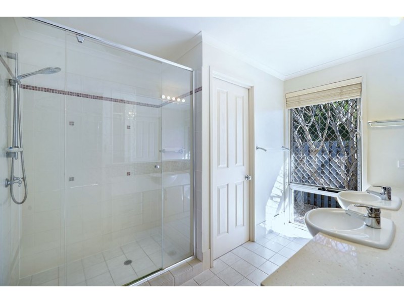 10 Monteclair Court, Mermaid Waters QLD 4218