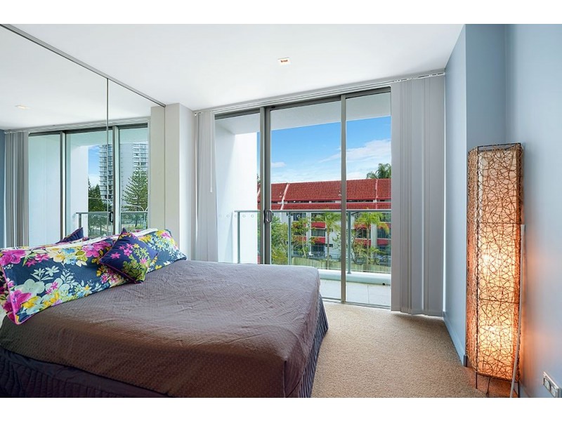 18 Enderley Ave, Surfers Paradise QLD 4217