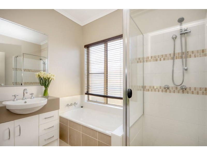 31 Campelles Avenue, Varsity Lakes QLD 4227