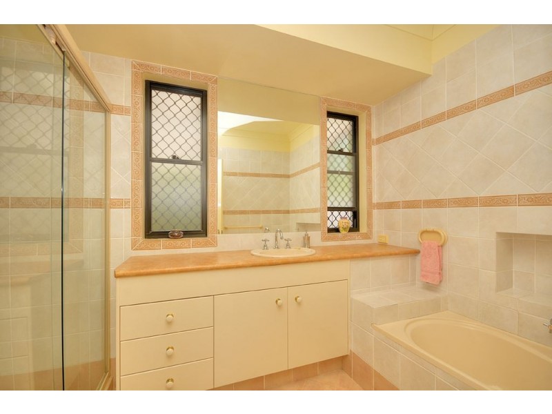 174 Dunlin Drive, Burleigh Waters QLD 4220