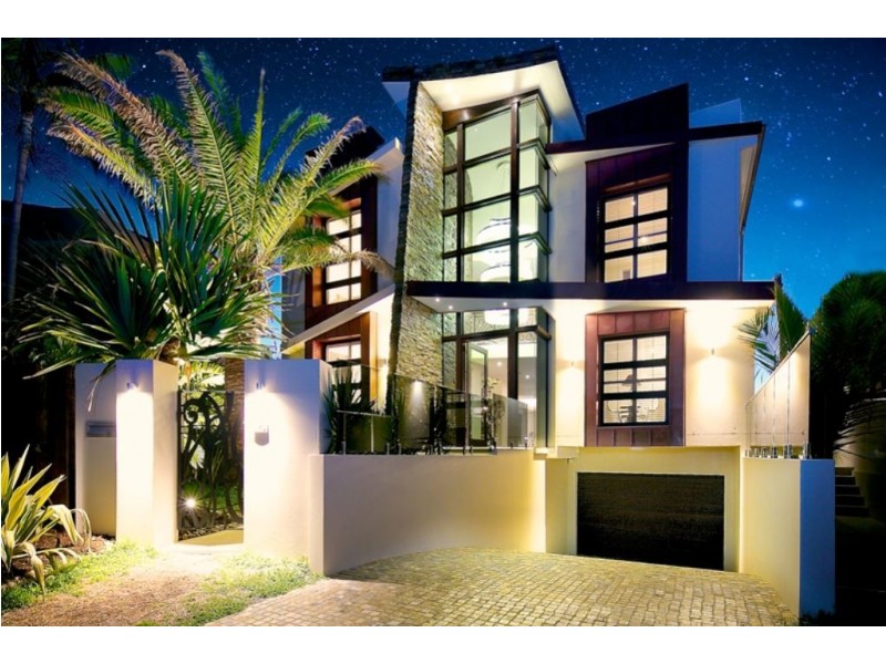 31 Hampton Court, Sovereign Islands QLD 4216