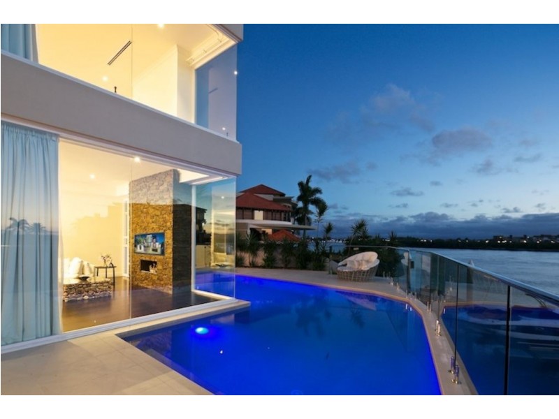 31 Hampton Court, Sovereign Islands QLD 4216