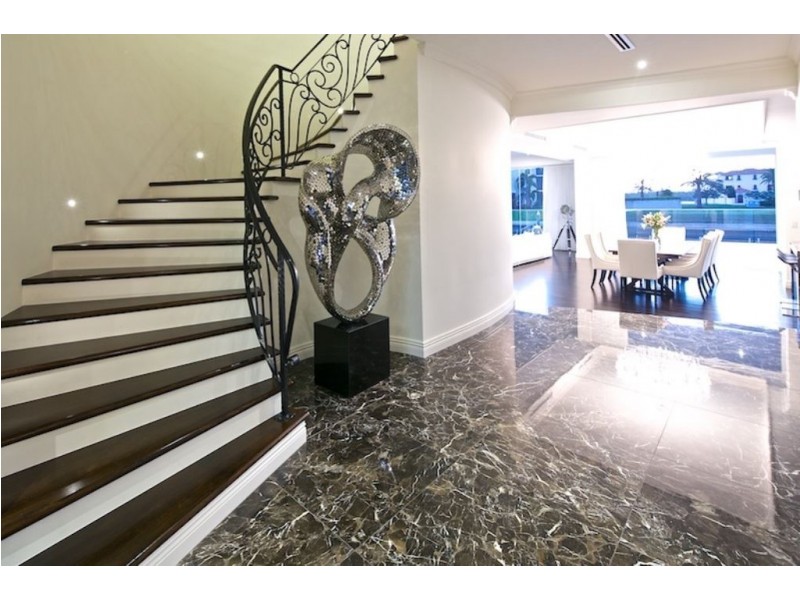 31 Hampton Court, Sovereign Islands QLD 4216