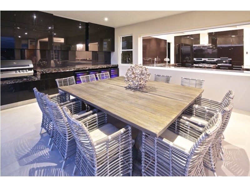 31 Hampton Court, Sovereign Islands QLD 4216