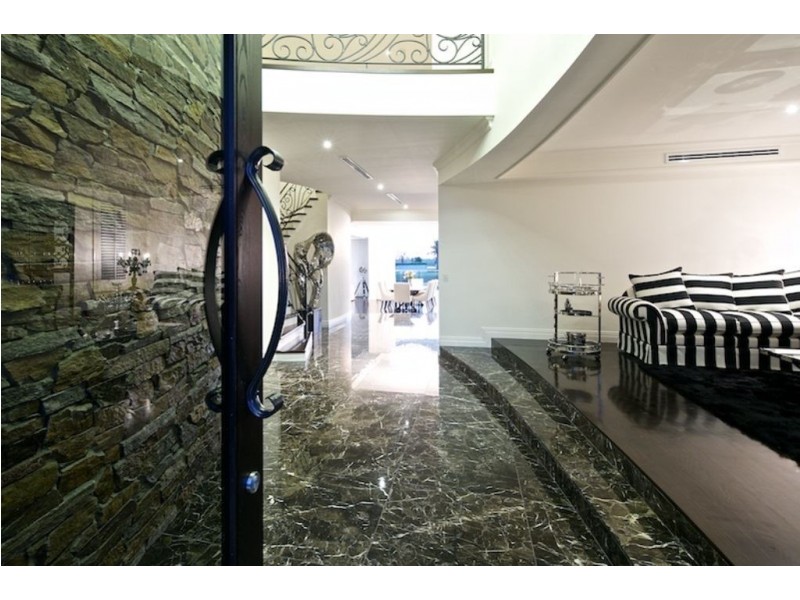 31 Hampton Court, Sovereign Islands QLD 4216