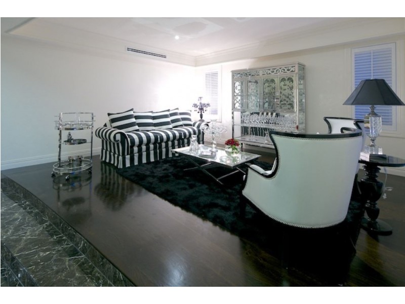 31 Hampton Court, Sovereign Islands QLD 4216