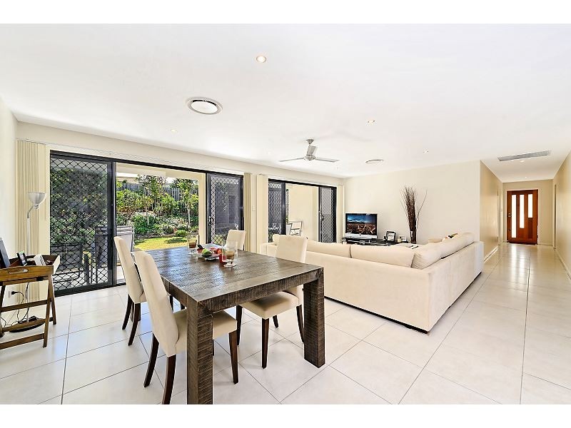 5 Mac Close, Oxenford QLD 4210