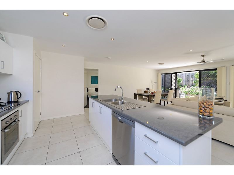 5 Mac Close, Oxenford QLD 4210
