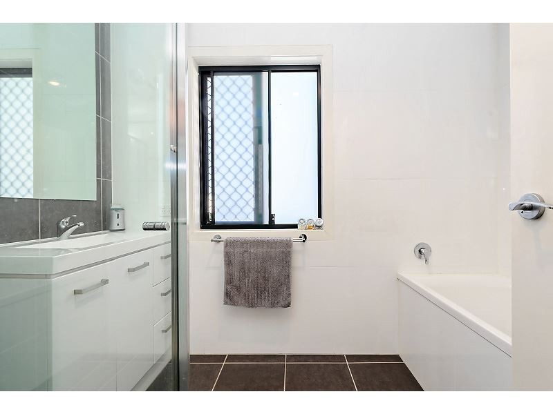 5 Mac Close, Oxenford QLD 4210