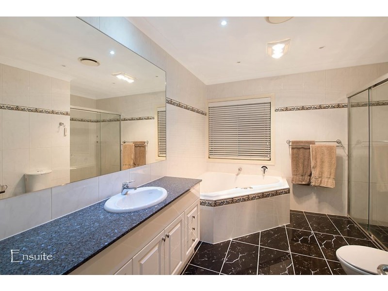 545 Oyster Cove Promenade, Helensvale QLD 4212