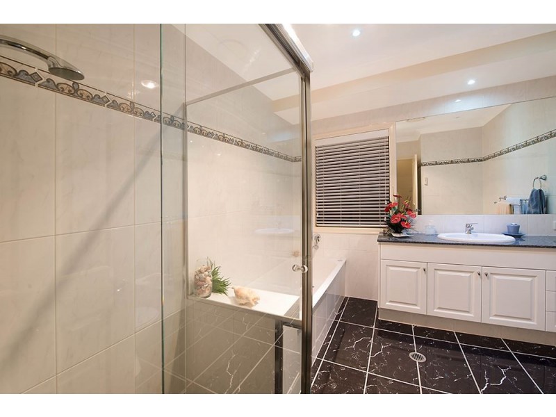 545 Oyster Cove Promenade, Helensvale QLD 4212