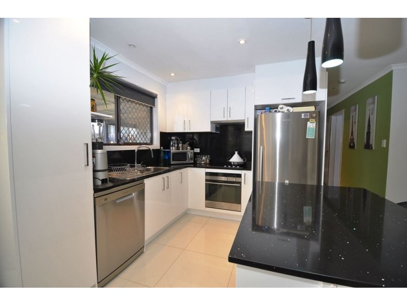 113 Bamboo Avenue, Benowa QLD 4217