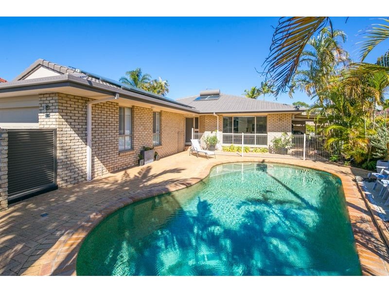 11 Saltbreeze Court, Runaway Bay QLD 4216