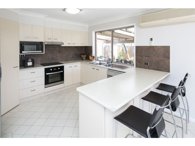 11 Saltbreeze Court, Runaway Bay QLD 4216